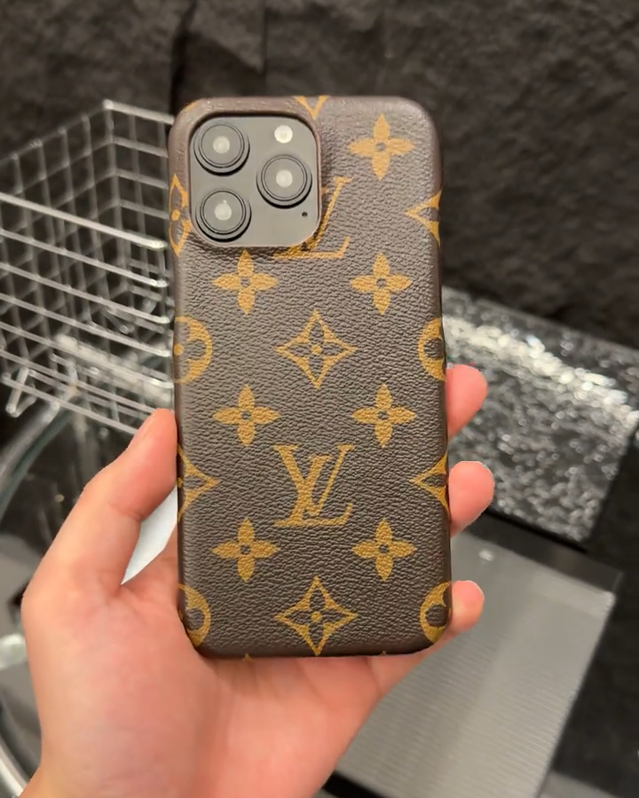 路易威登皮質半包手機殼-ZUIHANG SHOP